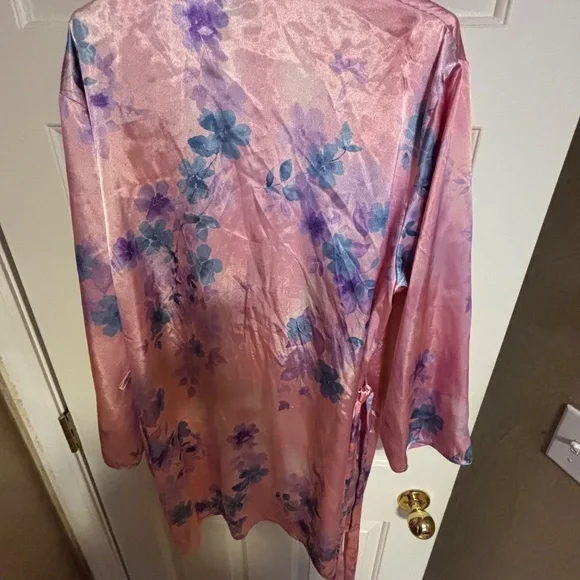 Warner's Sleepware 100% Polyester Short Robe - Picture 4 of 5